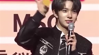 انهایپن سولو گروه شد فقط هیسونگ نجات پیدا کرد .....جی این شکلی بود این بچه بازی ها چیه گرسنمه..اسکویید گیم