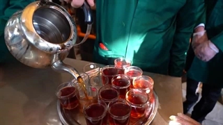 مجریان شبکه ۳ سیما در چایخانه حرم مطهر رضوی میلاد امام جواد(ع) 1403