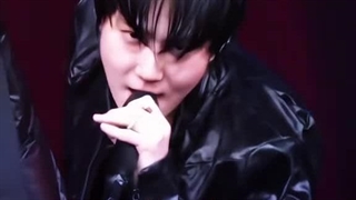 اکسو درحال اسلی کردن