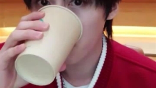 لیند وایرال شده بخاطر با دمپایی و زیر شلواری اومده بود فن کال کپشن