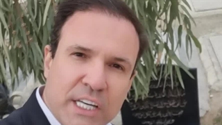 تو سیب سرخی ولی اون پرتقال چروکیده دوست داره