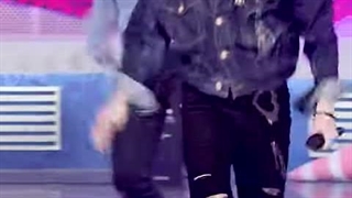 فنکم بنگ چان در اجرای آهنگ case 143 از استری کیدز ( درخواستی )