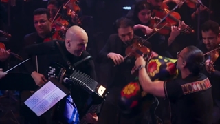 اجرای فوق‌العاده محسن شریفیان و ماریو استفانو پیترودارچی در افتتاحیه کارناوال رامبد جوان